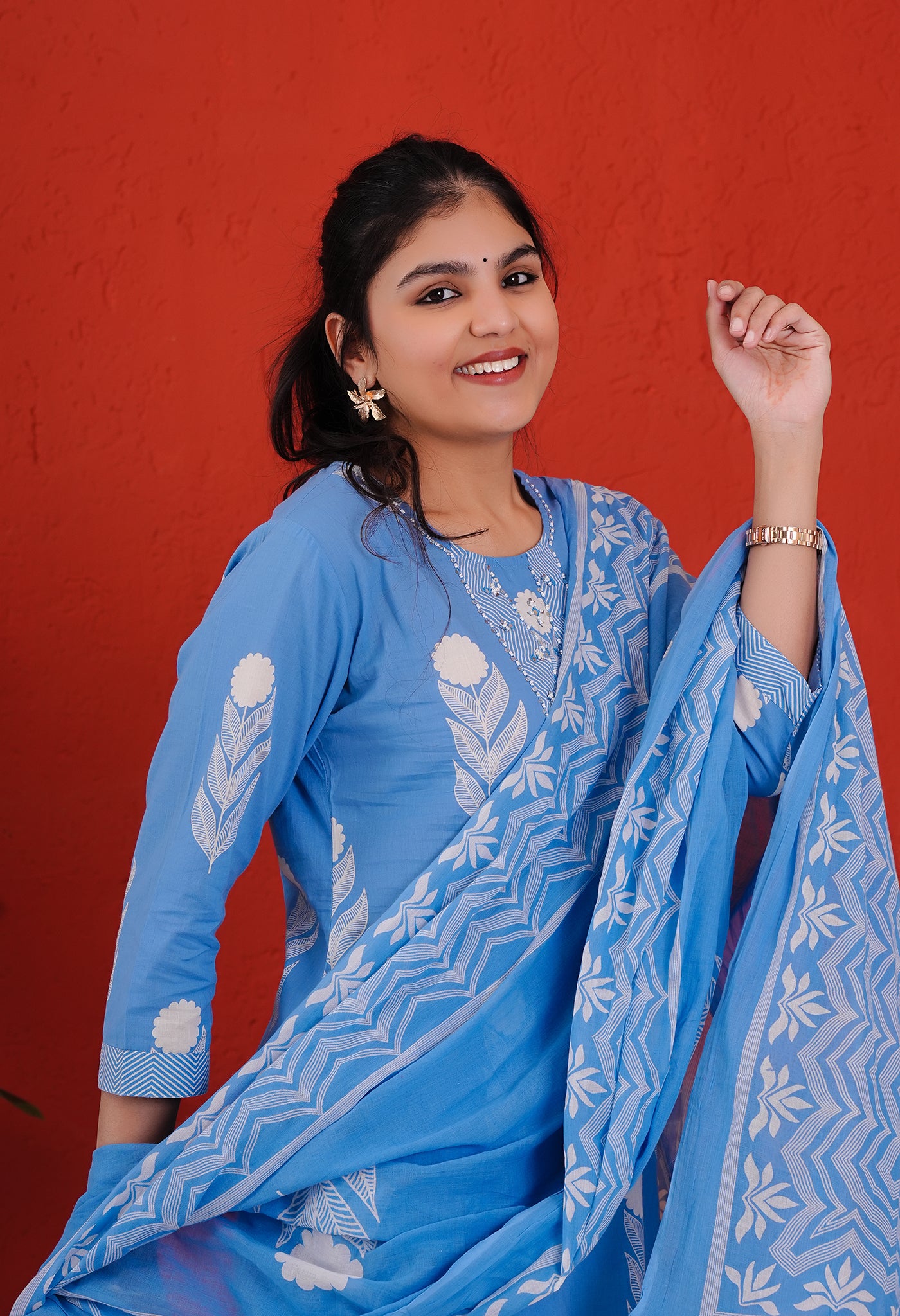 Blue Cotton Straight Suit Set with Feather-Like Print